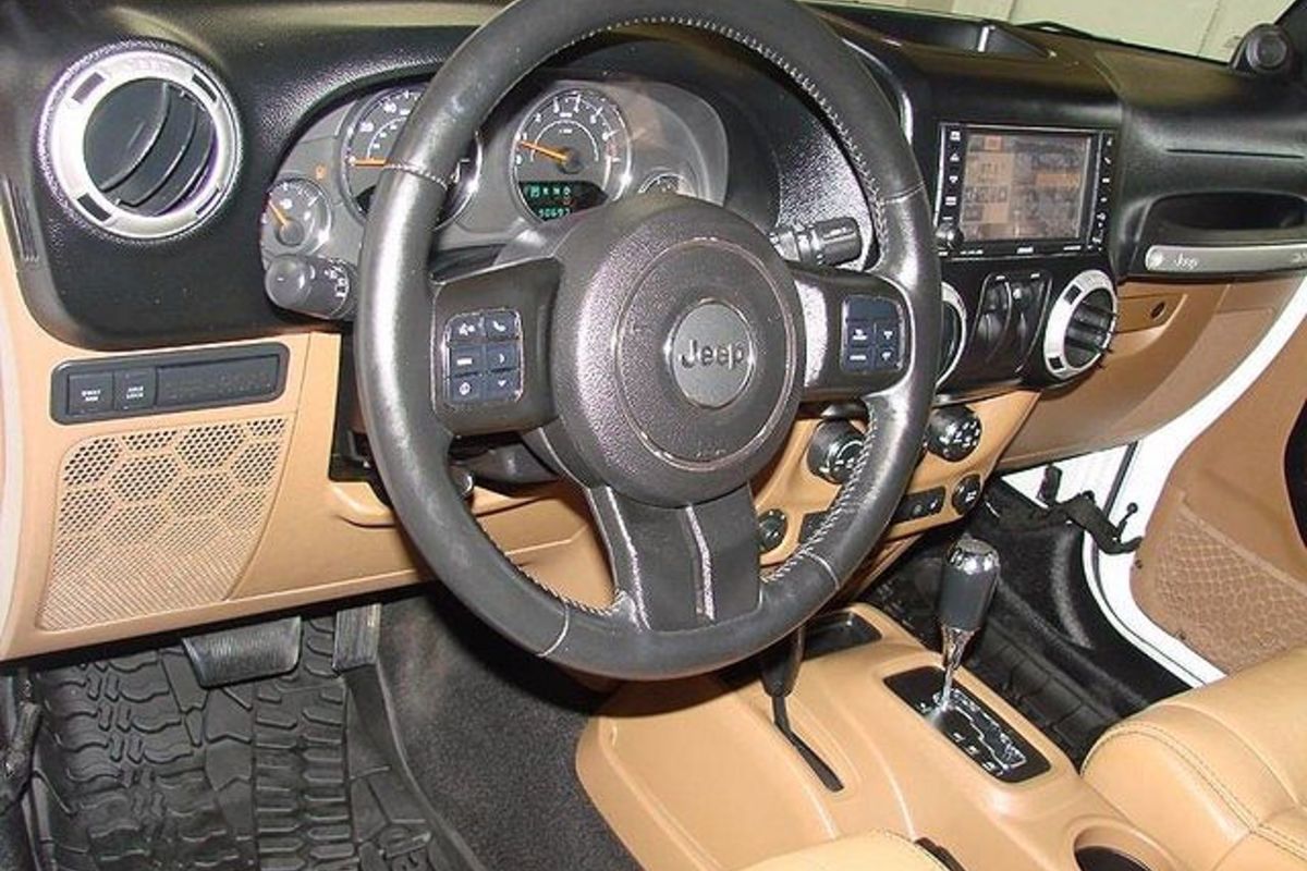 2012 Jeep Wrangler Rubicon, 7