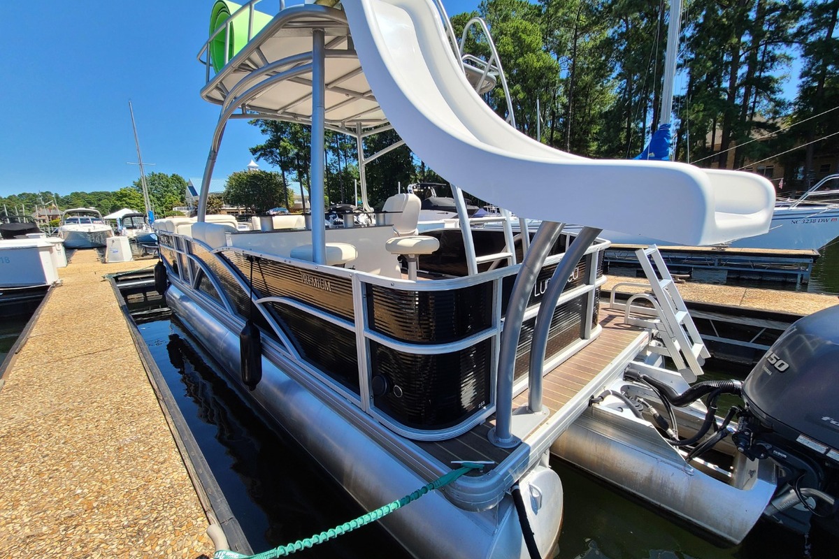 2019 Godfrey 255 SDB, 1