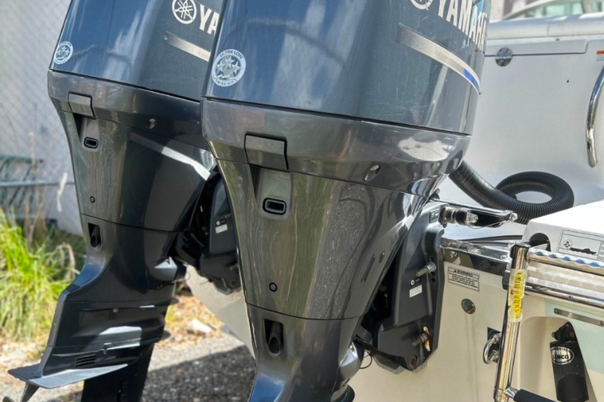 2015 Robalo R247, 22