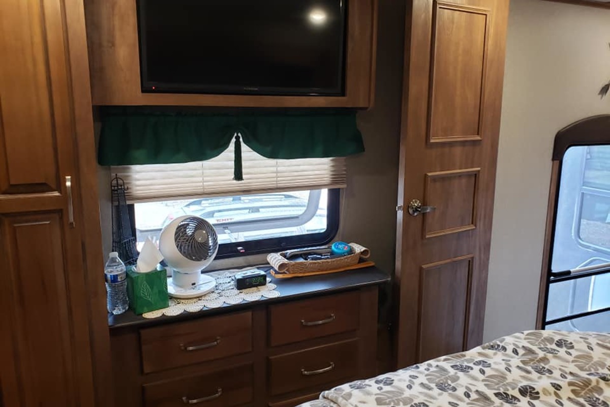 2018 Keystone Laredo 350 FB, 16