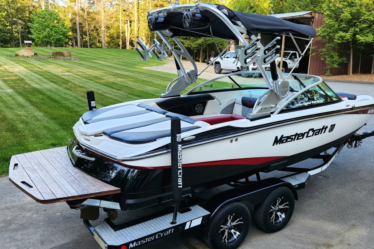 2015 MasterCraft X2 With Gen2 Surf System, 10