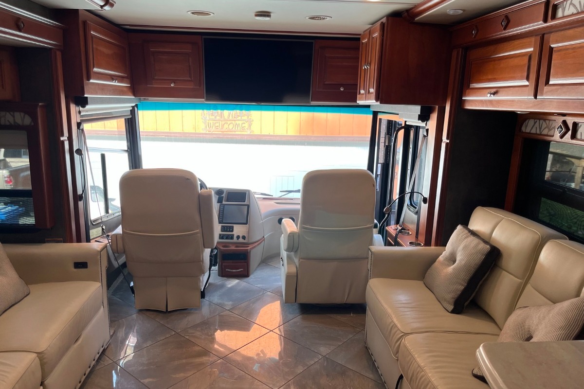 2015 Winnebago Journey 36M Diesel, 17