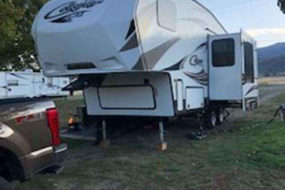 2015 Cougar 244RLSWe Half Ton, 5