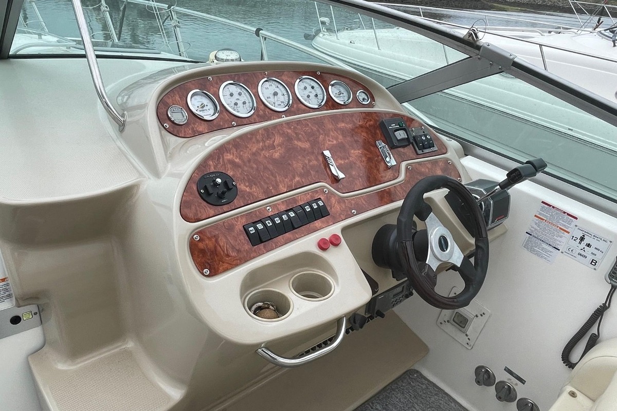 2003 Chaparral 320 Signature, 2