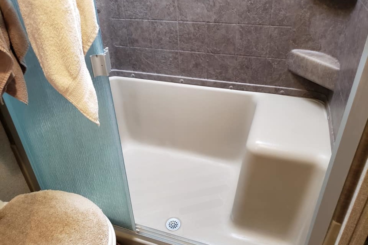 2018 Keystone Laredo 350 FB, 19