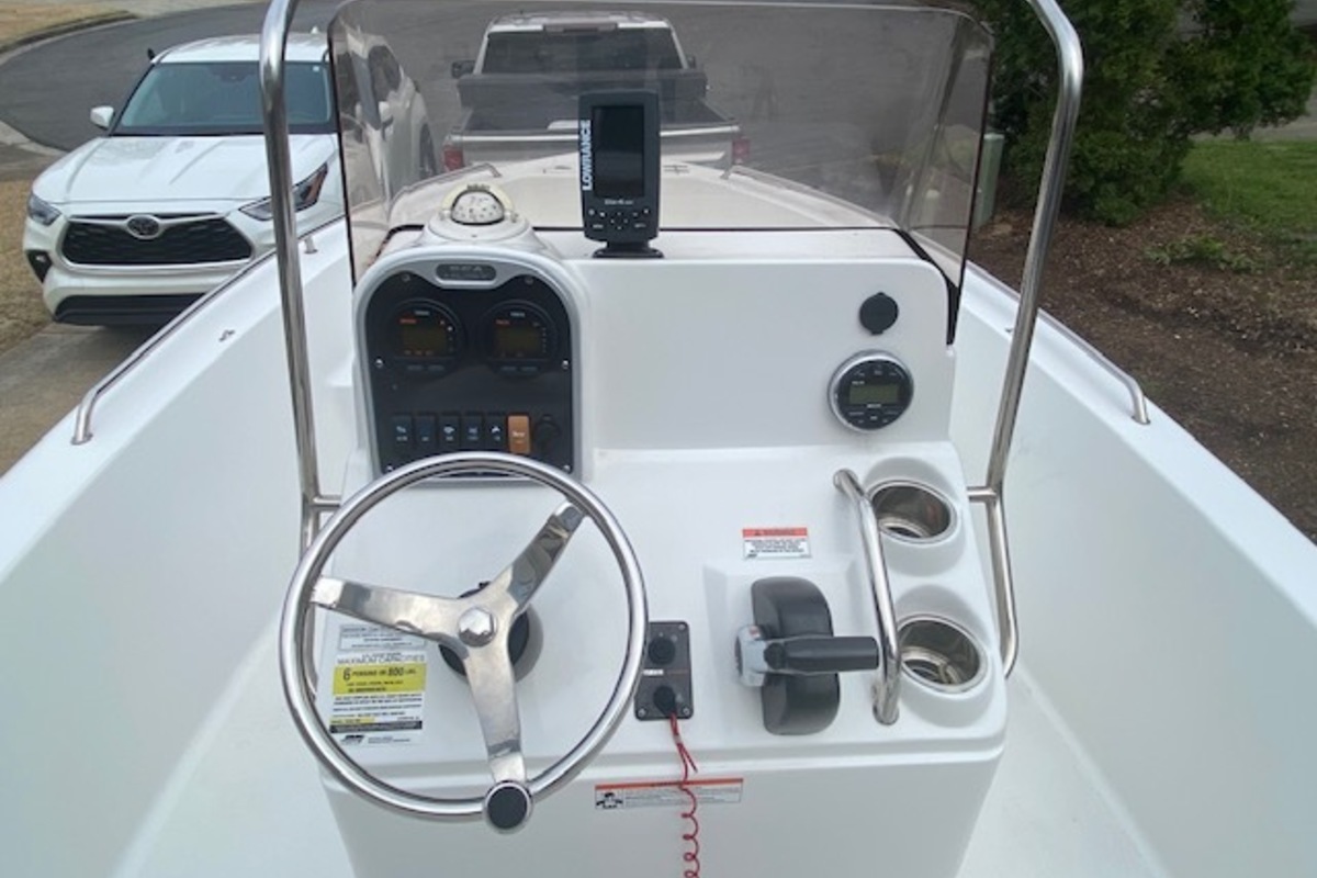 2015 Sea Hunt Triton 188, 4