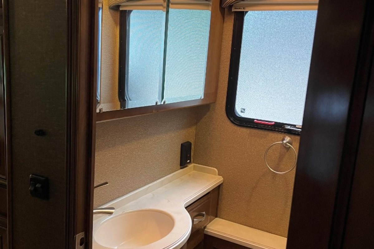 2016 Thor Motor Coach Venitian T42, 0
