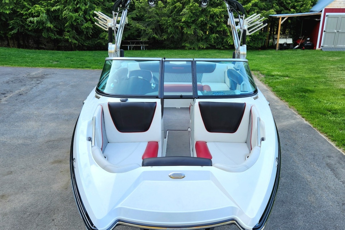 2015 MasterCraft X2 With Gen2 Surf System, 7