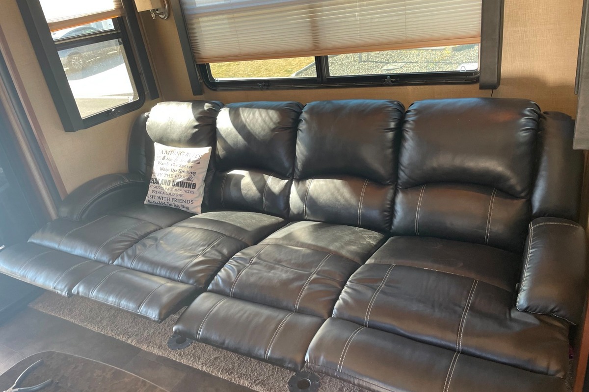 2014 Dutchmen Voltage 3200, 7