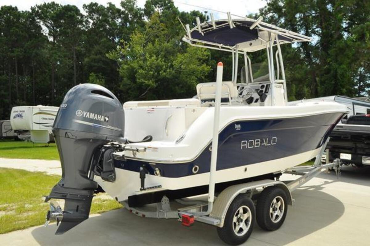 2017 Robalo R222 Center Console, 0