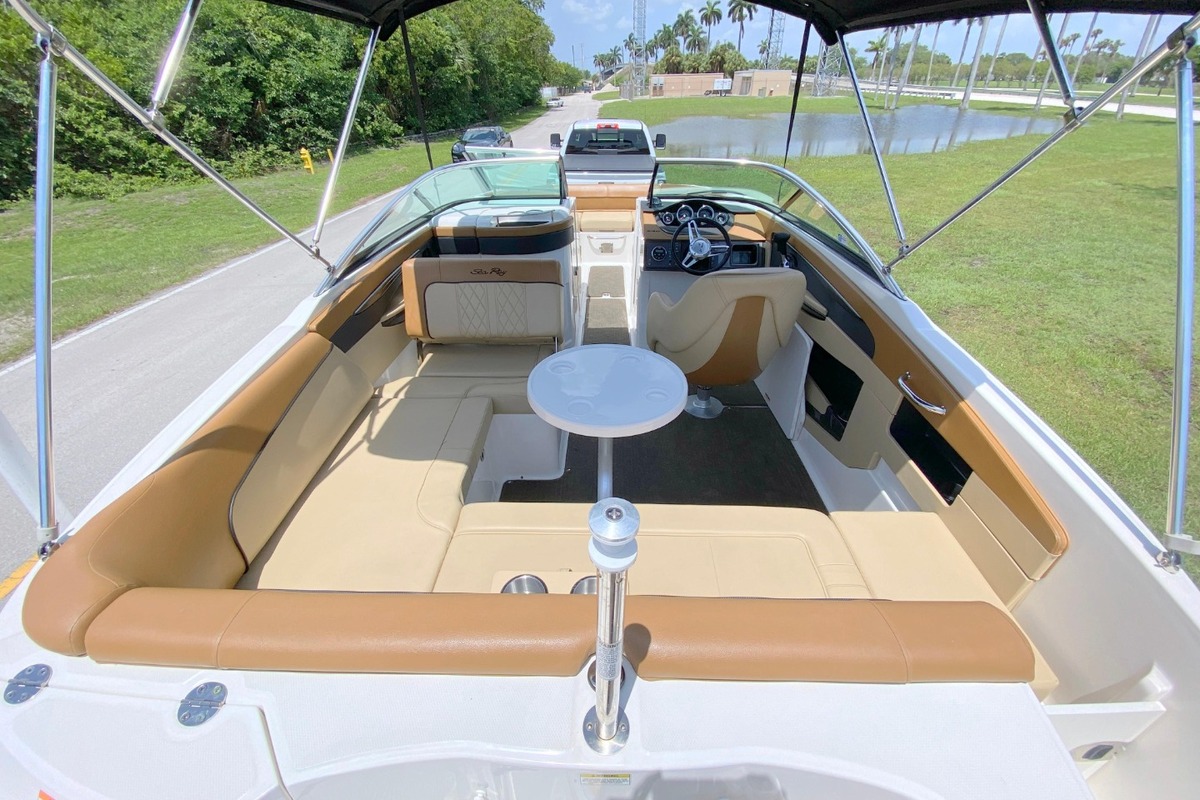 2015 Sea Ray 240 Sundeck, 2