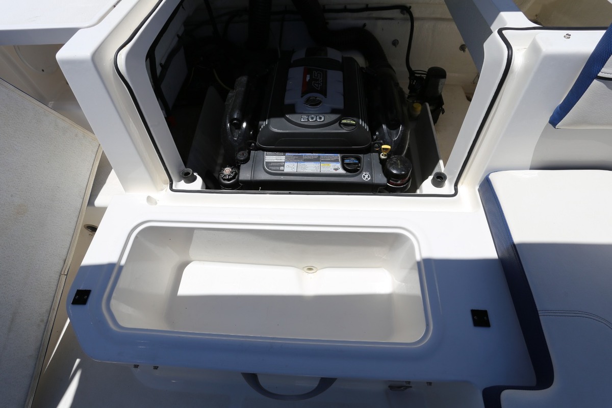 2016 Bayliner VR5, 18