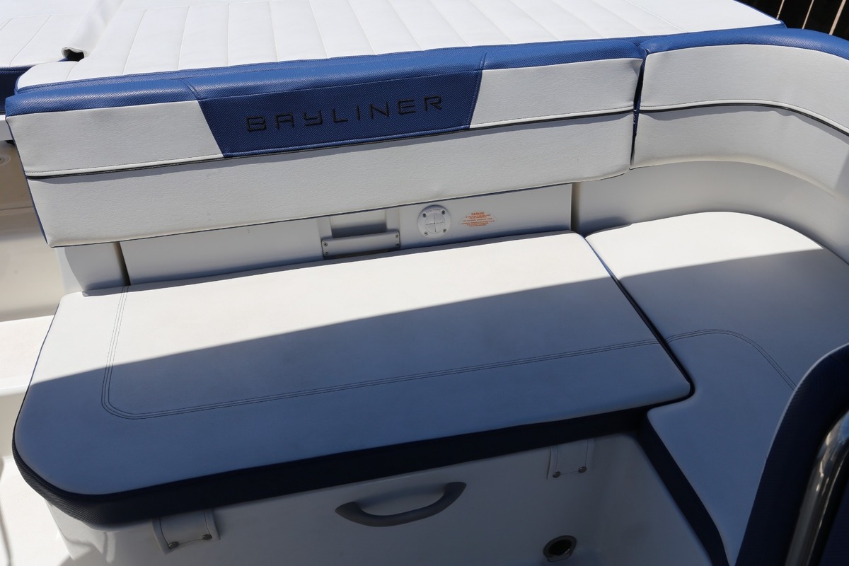 2016 Bayliner VR5, 7