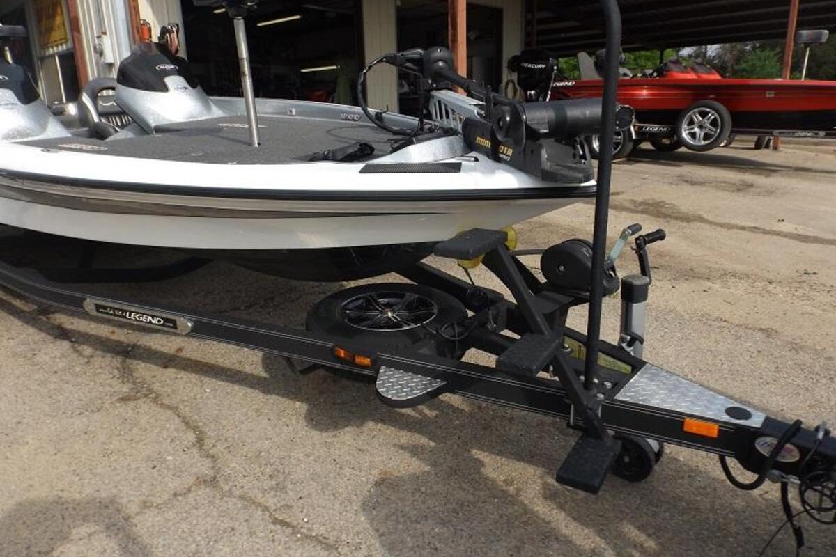 2012 Legend Boats Alpha 211 Dcx, 4