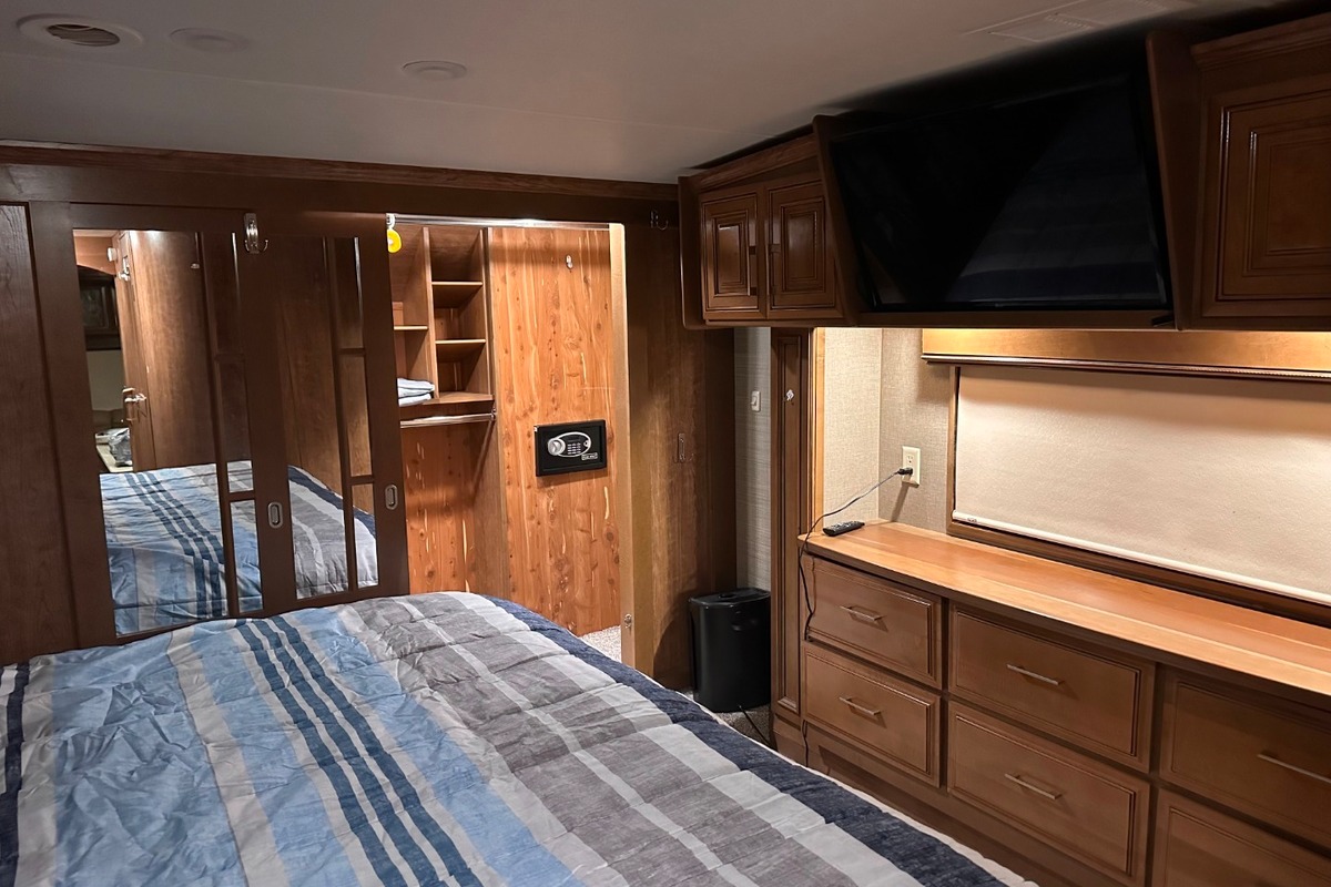 2018 DRV Mobile Suites 36rssb3, 6