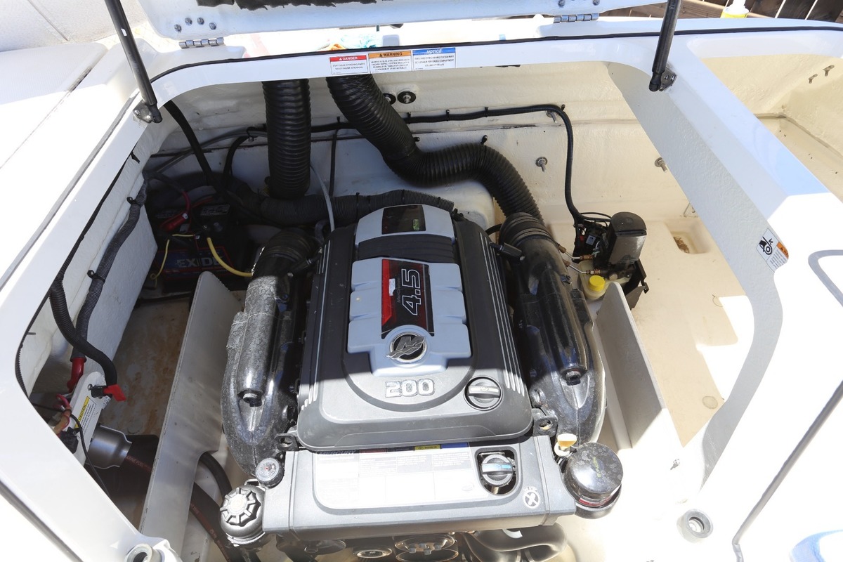 2016 Bayliner VR5, 17