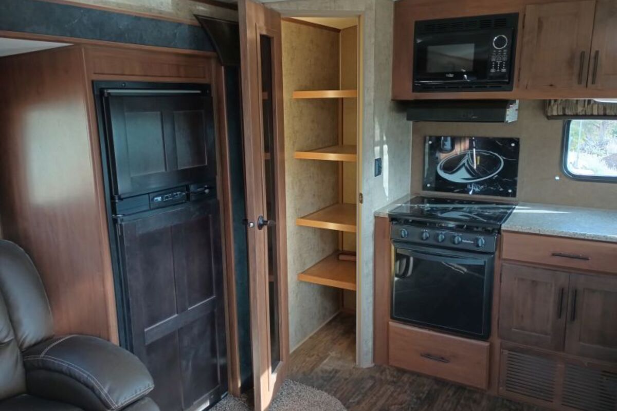 2017 Outdoors RV Mountain Series Blackstone 250 RKS, 13