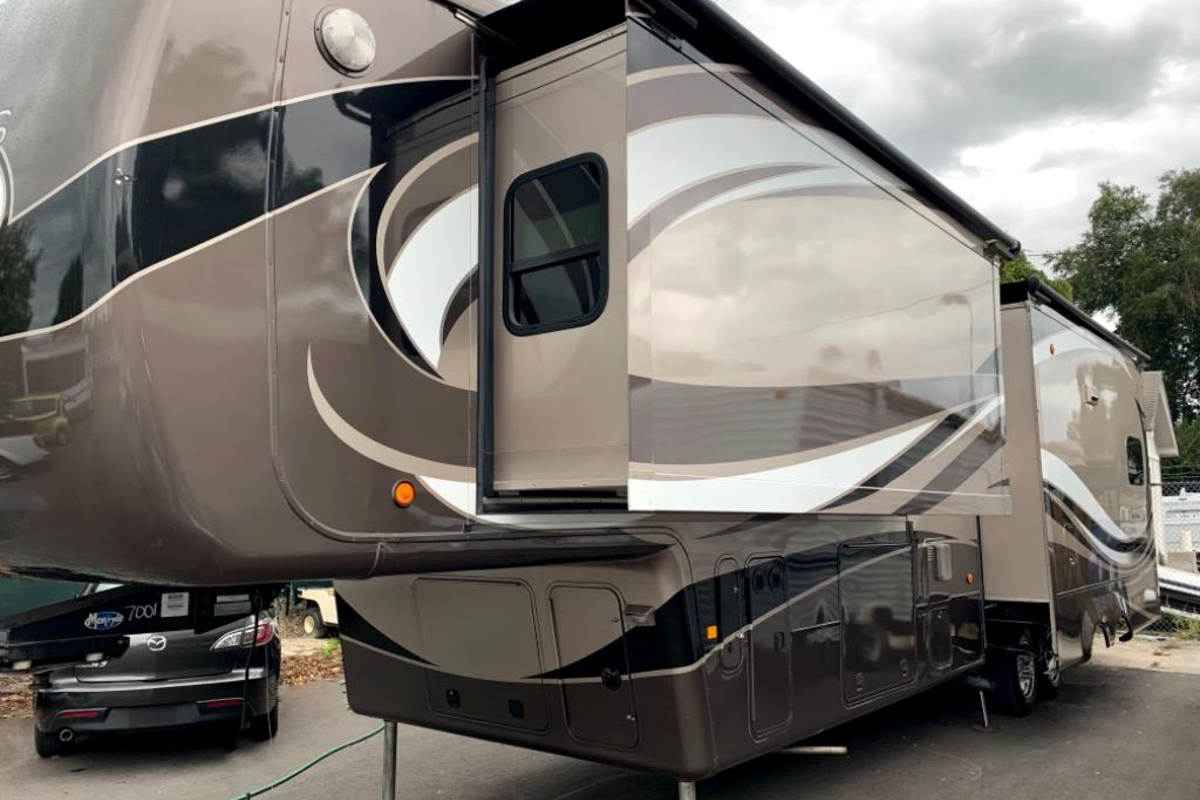 2014 DRV Mobile Suites Estates 38 RSB3, 2