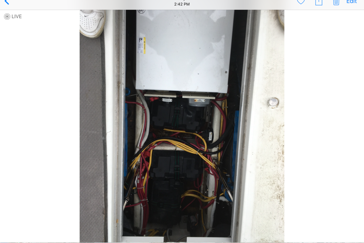 2006 Carver 36 Mariner, 10