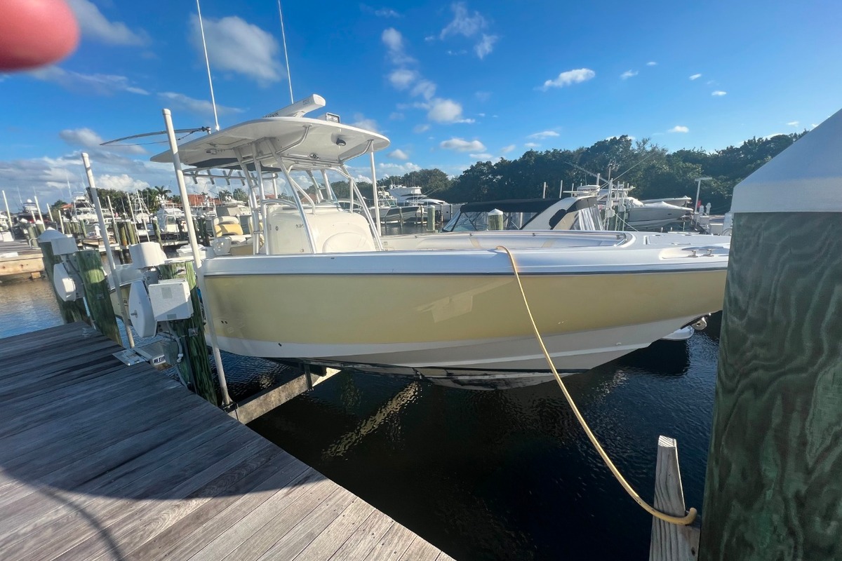 2005 Boston Whaler 320 Outrage, 2