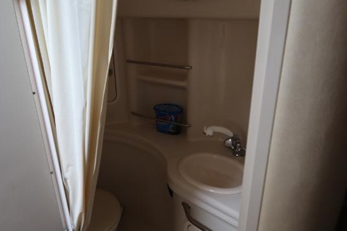 2006 Sea Ray 300 Sundancer, 25
