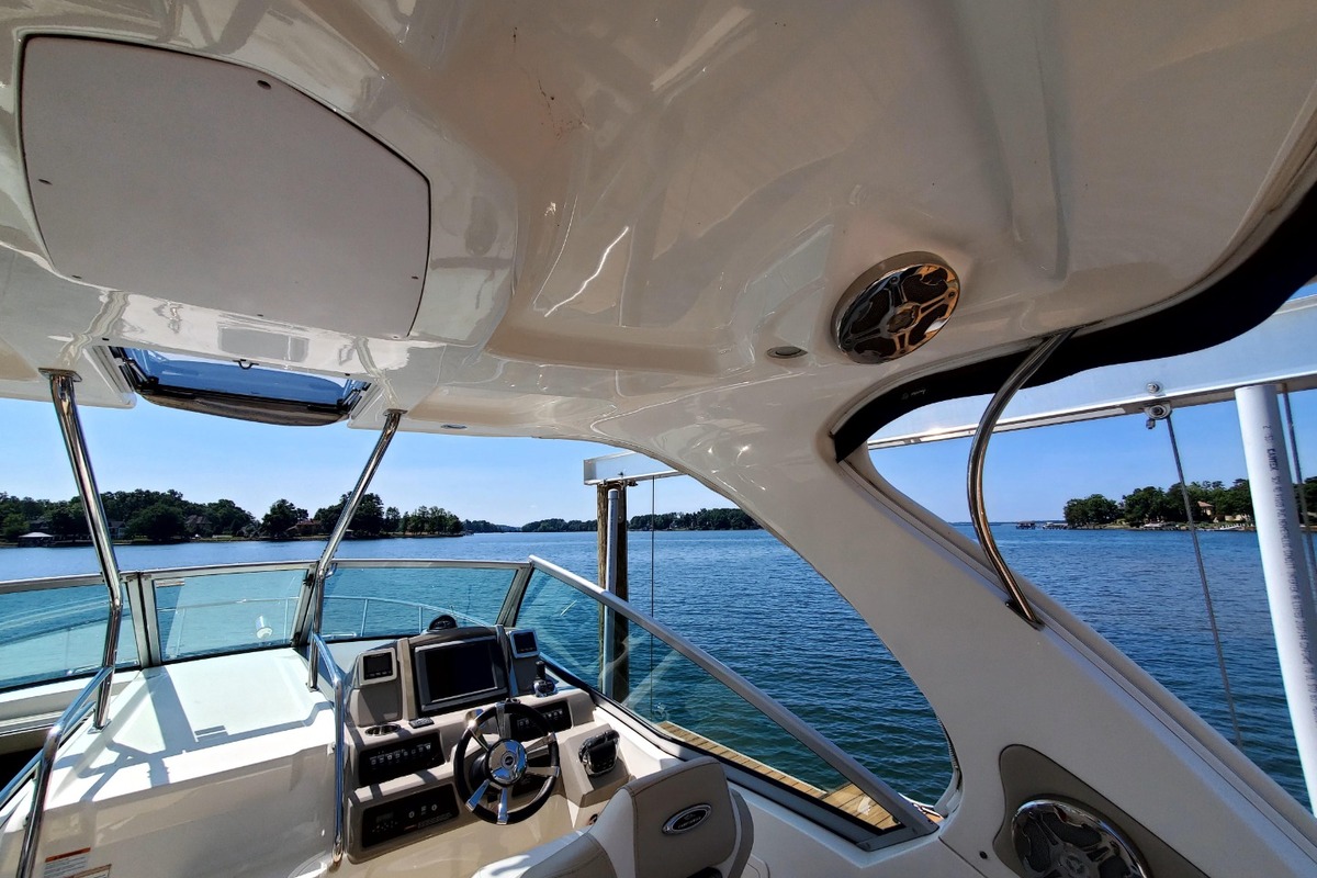 2014 Chaparral 310 Signature, 11