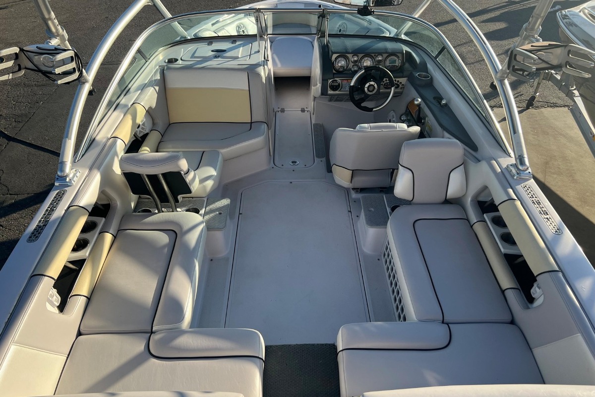 2008 Correct Craft Crossover Nautique 236 Team Edition, 4