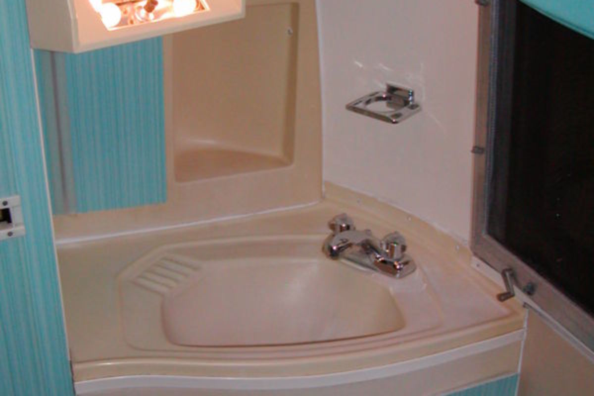1968 Airstream Safari, 18