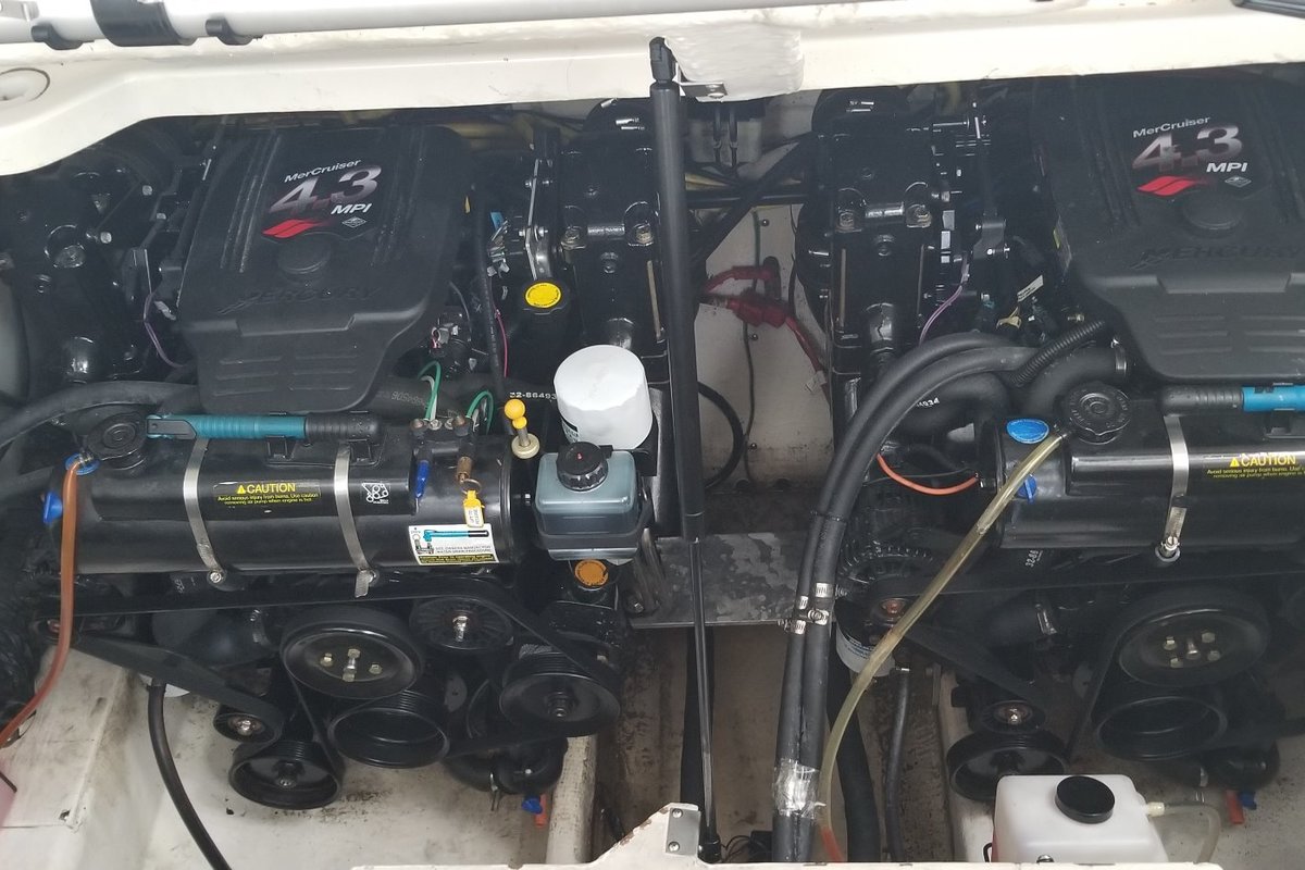 2008 Bayliner 300 SB, 4