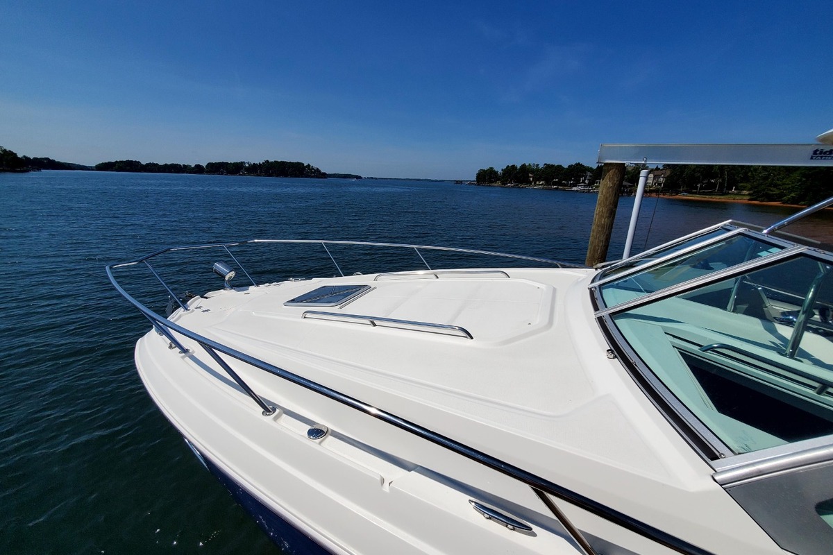 2014 Chaparral 310 Signature, 2