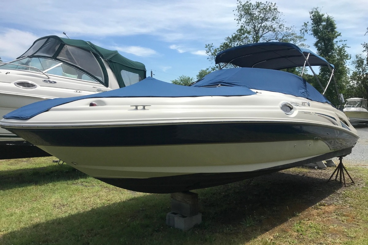 2004 Sea Ray 270 Sundeck, 1
