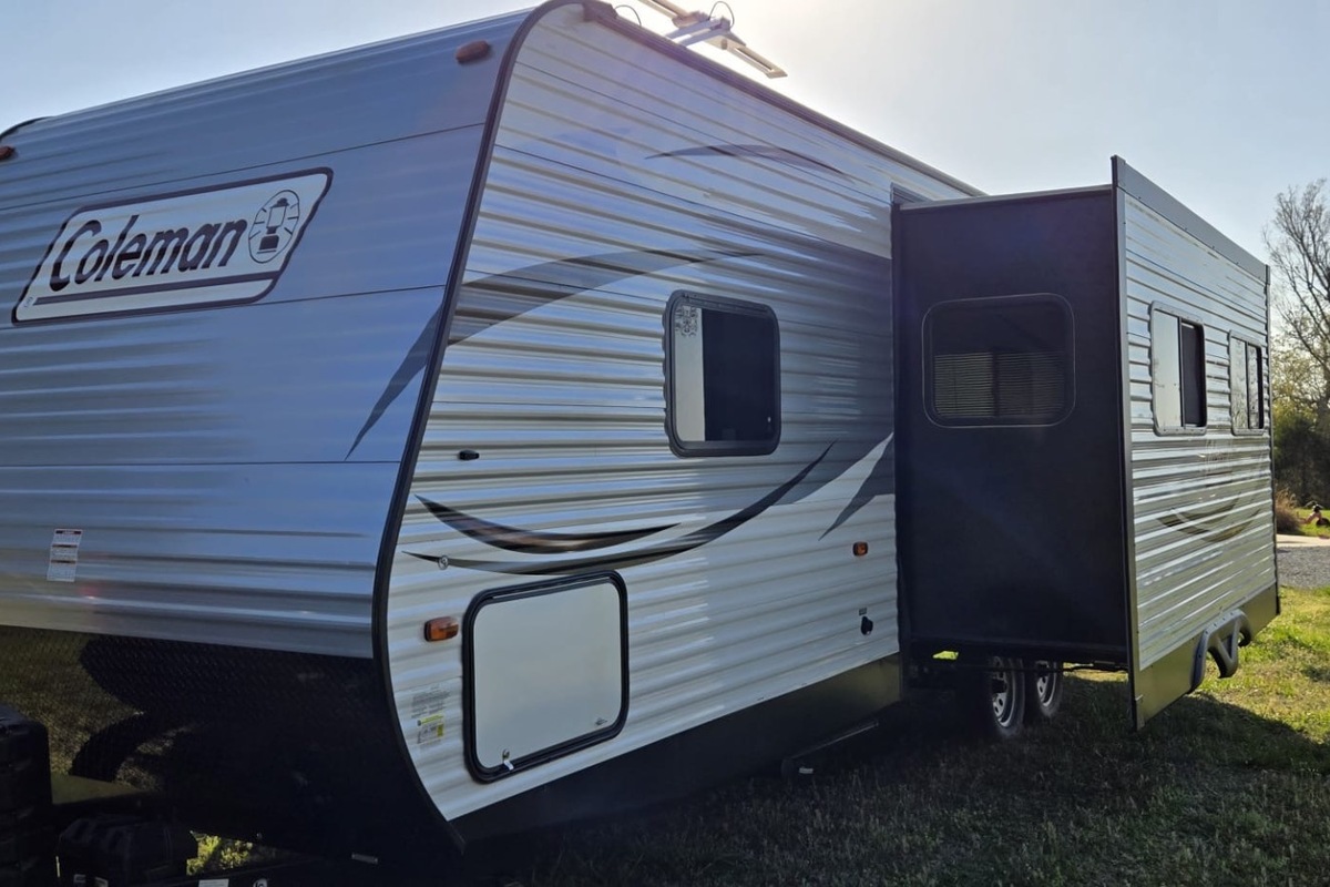 2017 Coleman CTS270RL Yukon Package & Lantern Package, 1