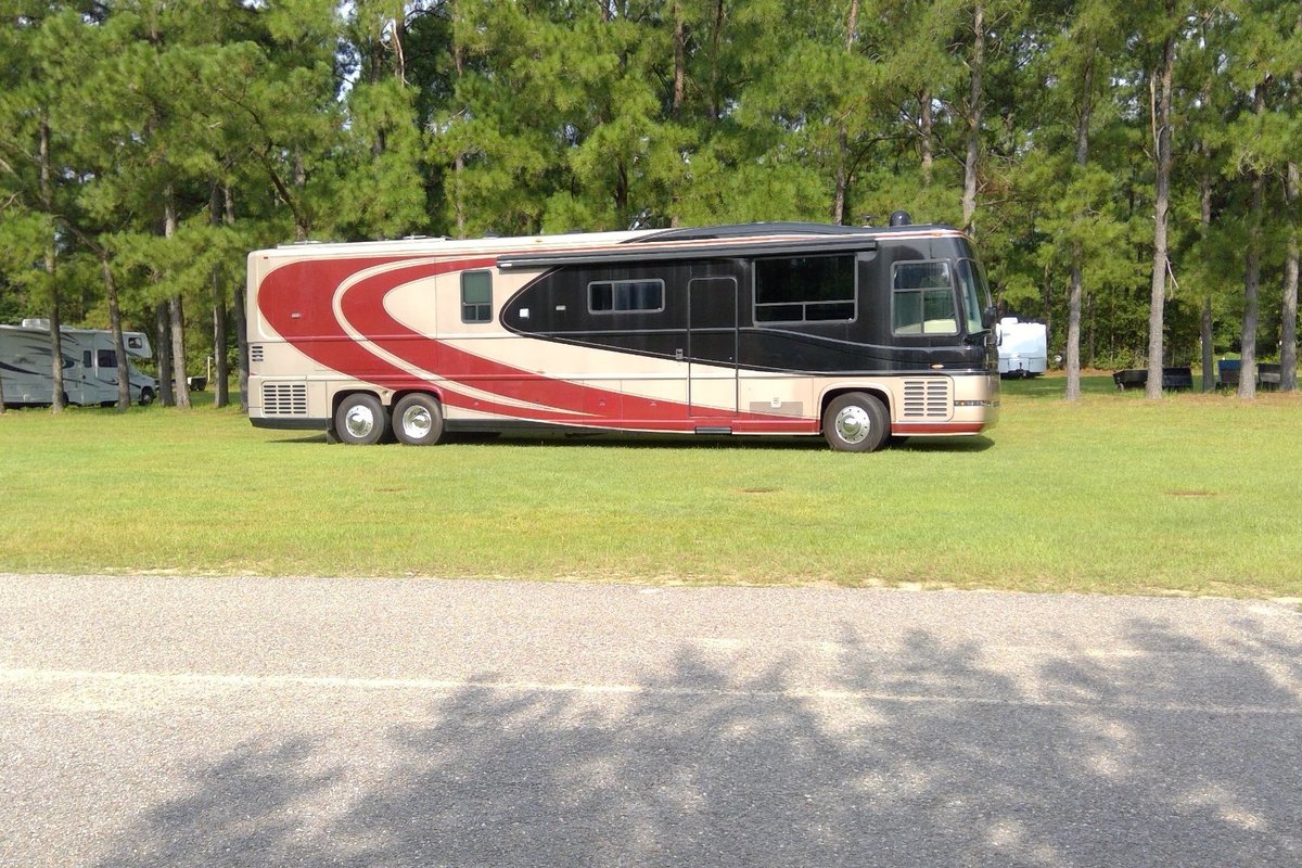 2002 Newell 45102 side entry Triple slide in Summerdale, AL