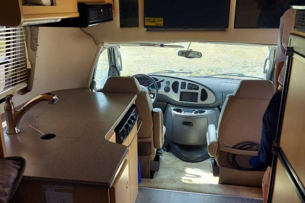 2005 Coach House Platinum 232XL, 6