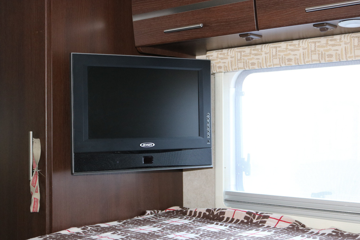 2010 winnebago via 25T (twin beds), 8