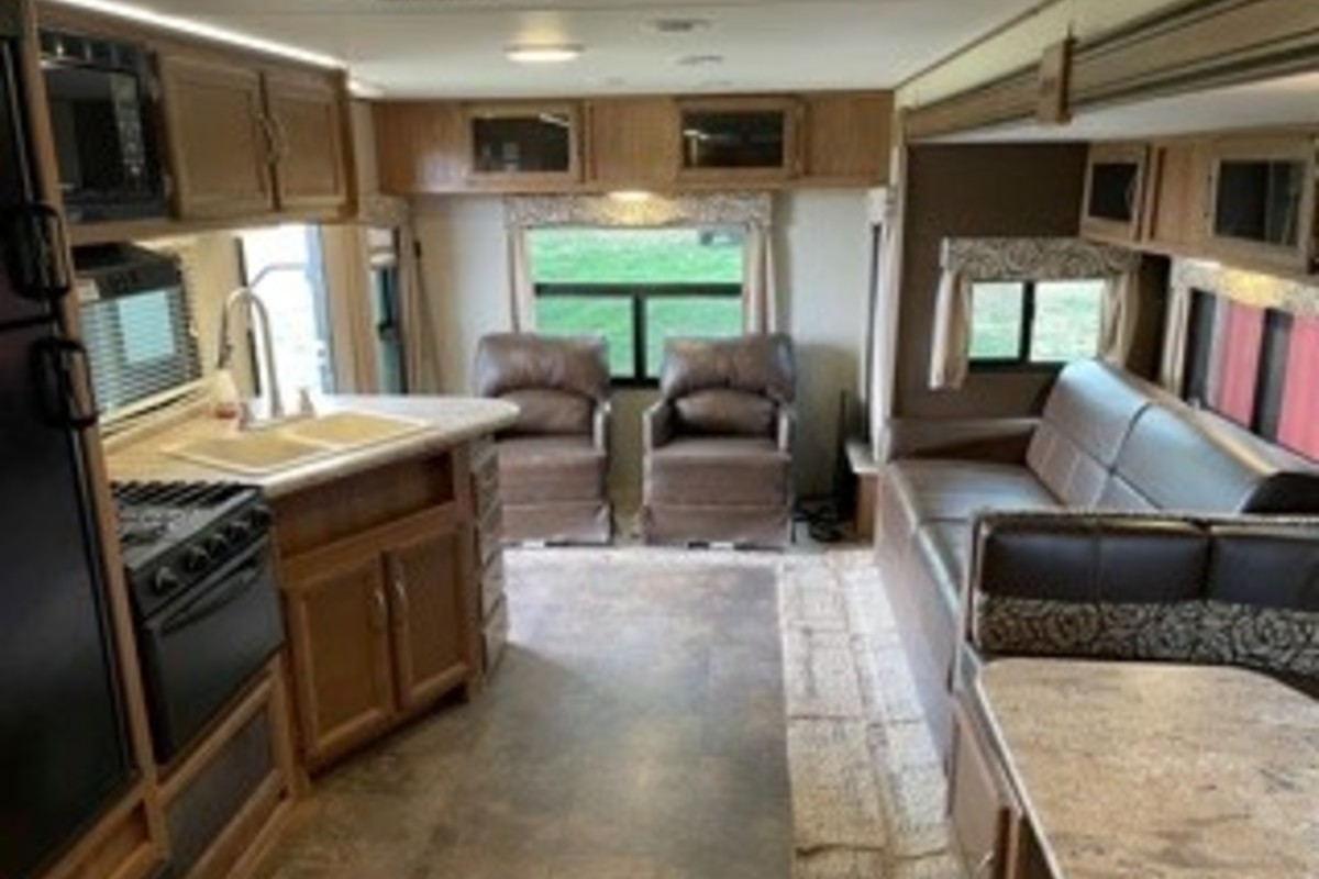 2017 Coachmen Apex Ultra-Lite 279RLSS, 8
