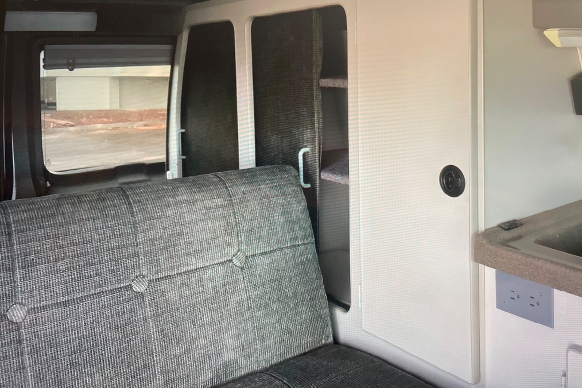2002 Ford E350, 12