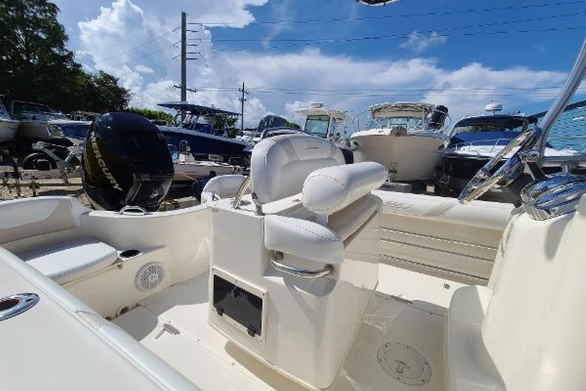 2005 Boston Whaler 210 Outrage, 8