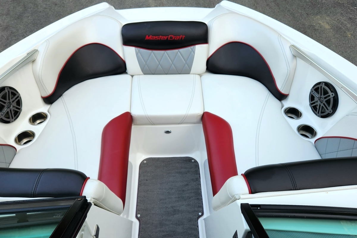 2015 MasterCraft X2 With Gen2 Surf System, 20