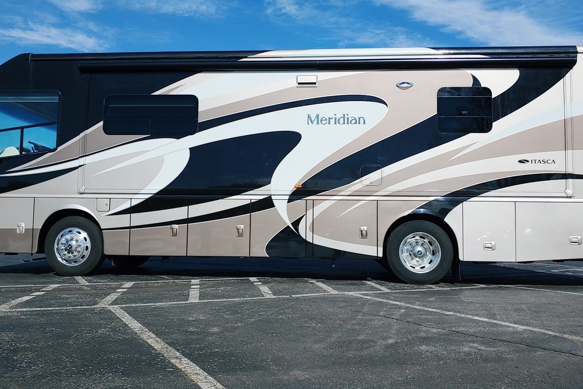 2014 Winnebago Meridian Itasca 34B in Denver, CO