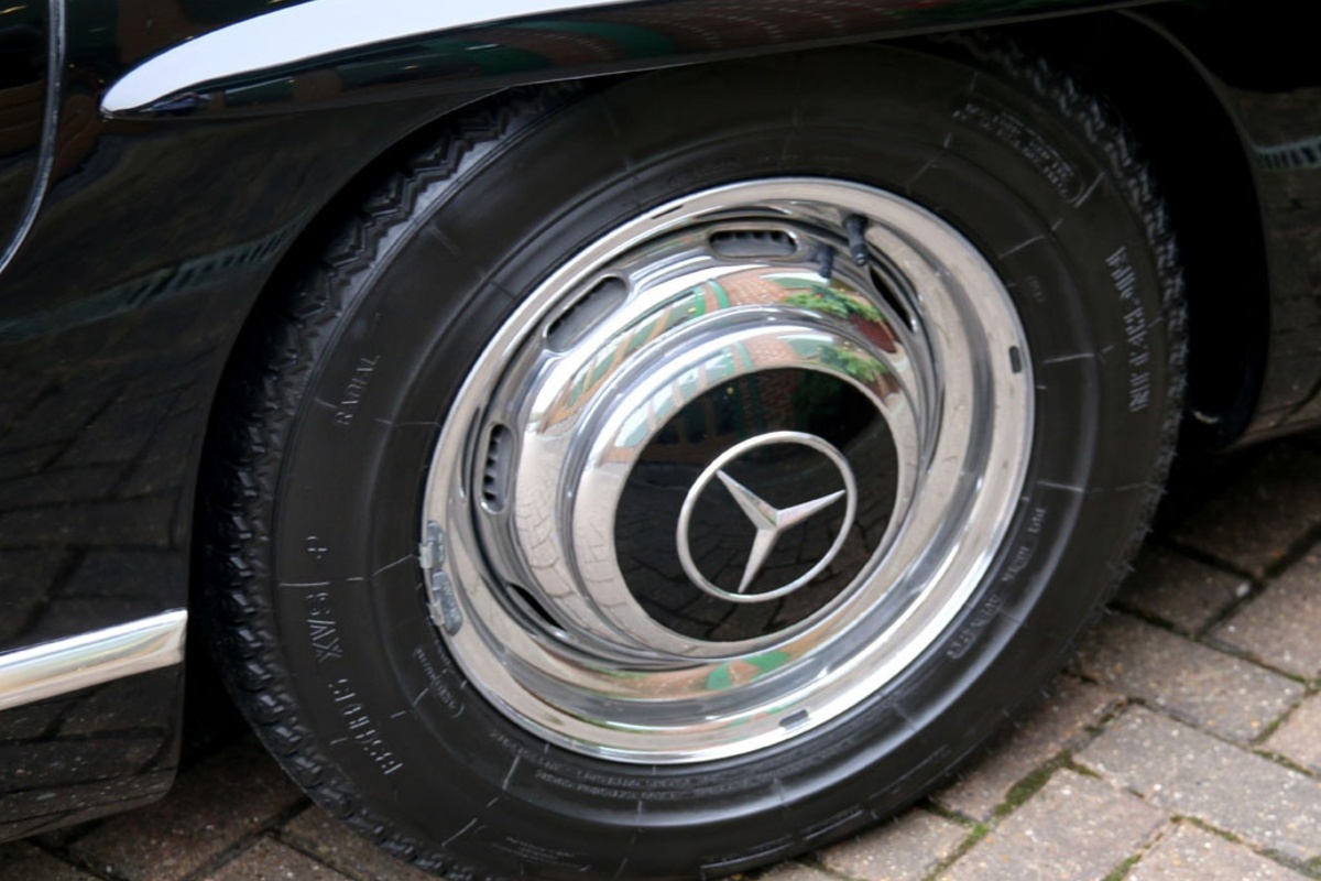 1955 Mercedes-Benz 300 SL Gullwing, 23