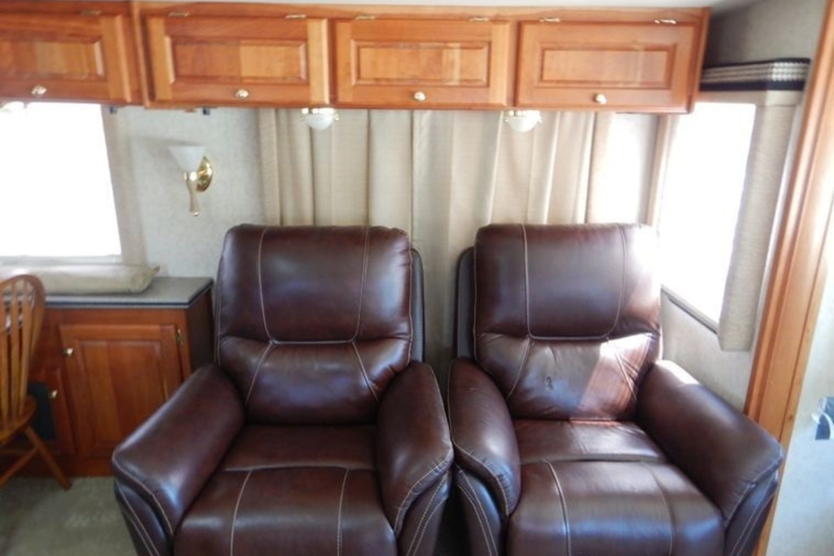 2003 Monaco Windsor 40PBDD RV, 3