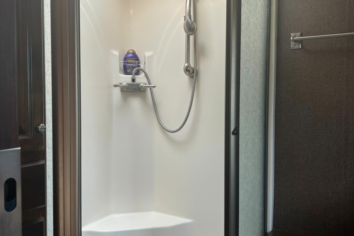 2016 Tiffin Allegro 36 LA, 18
