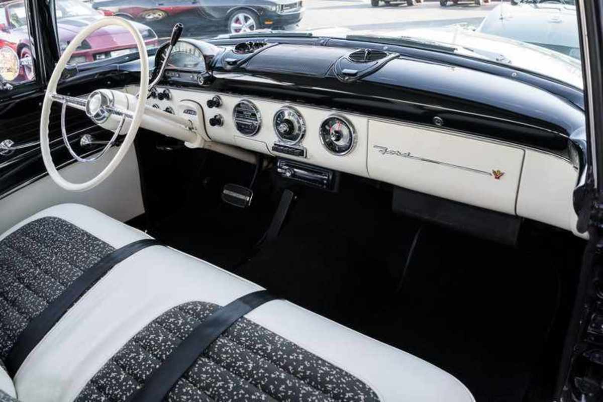 1955 Ford Crown Victoria, 21