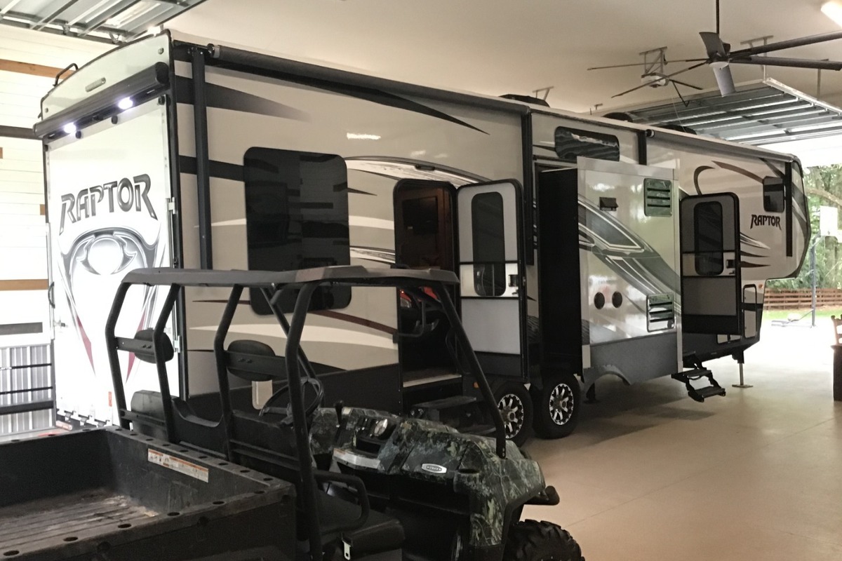 2014 KEYSTONE RAPTOR KING SUITE 332, 3