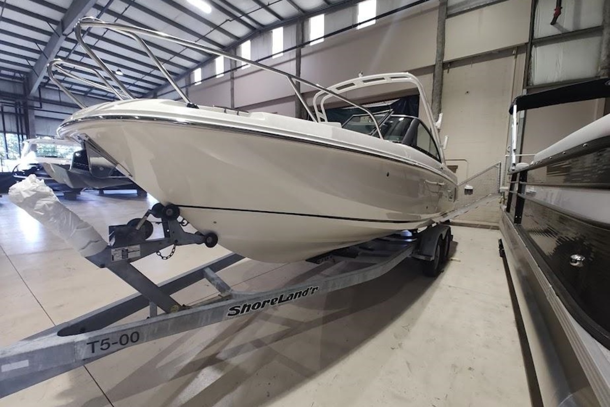 2017 Boston Whaler 230 Vantage, 5