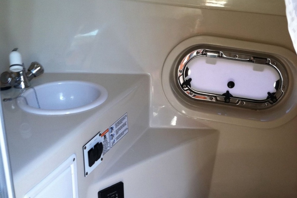 2006 Four Winns 248 Vista, 6