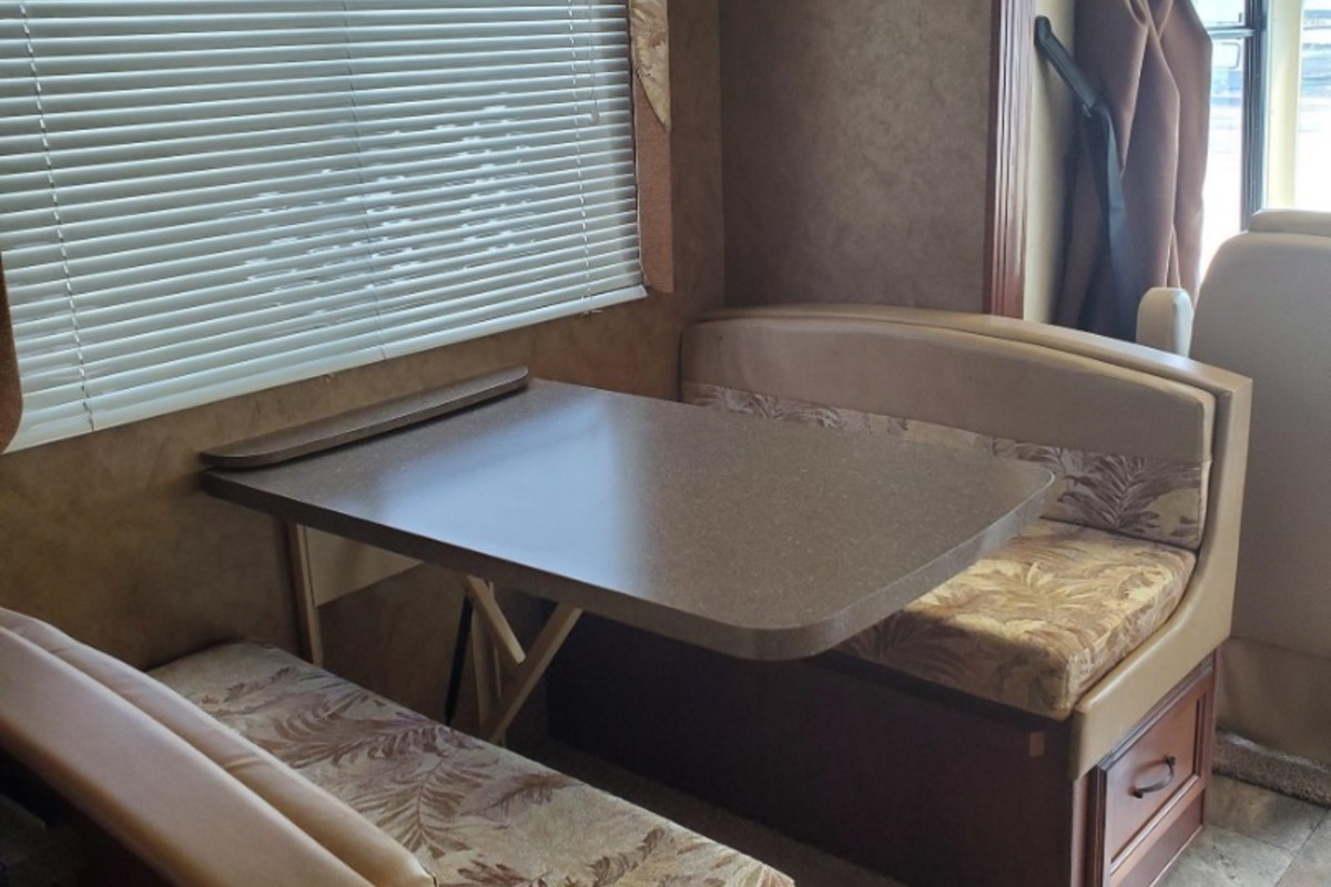 2013 Coachmen Mirada Series M-29 DS Ford V10, 7