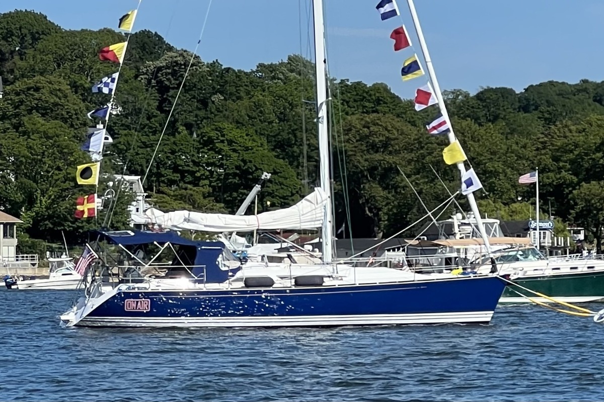 2000 C&C 121, 0