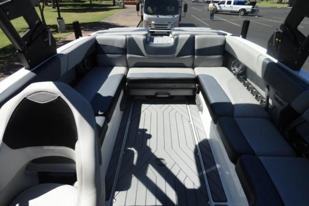 2018 Malibu 24 MXZ, 15